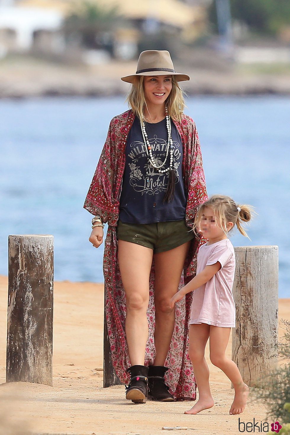 Elsa Pataky y su hija India Hemsworth en Formentera