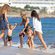 Elsa Pataky con sus hijos dándose un baño en el mar en Formentera