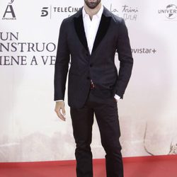 Miguel Ángel Muñoz en el estreno de 'Un monstruo viene a verme'