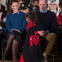 Los Duques de Cambridge, agasajados con unas danzas tradicionales en Canadá