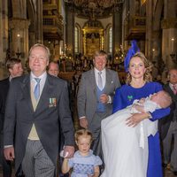 El príncipe Carlos y la princesa Ana María de Borbón y Parma en el bautizo de su hijo Carlos