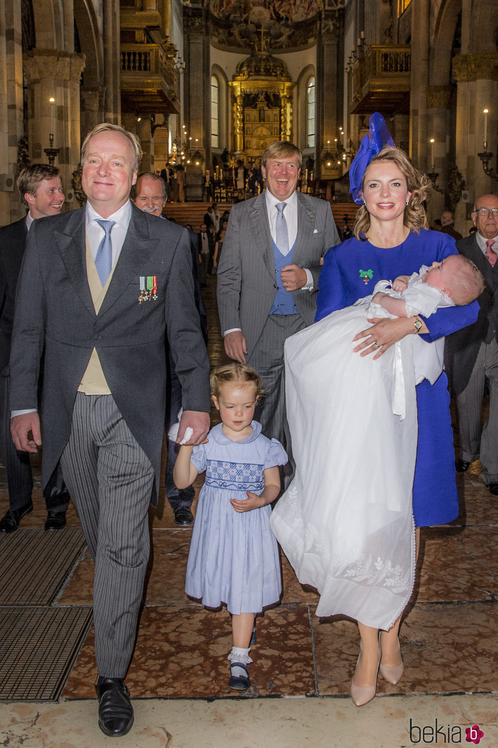 El príncipe Carlos y la princesa Ana María de Borbón y Parma en el bautizo de su hijo Carlos
