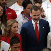 La Infanta Elena y los Reyes Felipe y Letizia en la audiencia a los medallistas olímpicos y paralímpicos de Rio 2016
