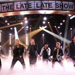 Backstreet Boys actúan con James Corden en 'The Late Late Show'
