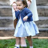 La Princesa Carlota en un parque de Victoria durante su viaje oficial a Canadá