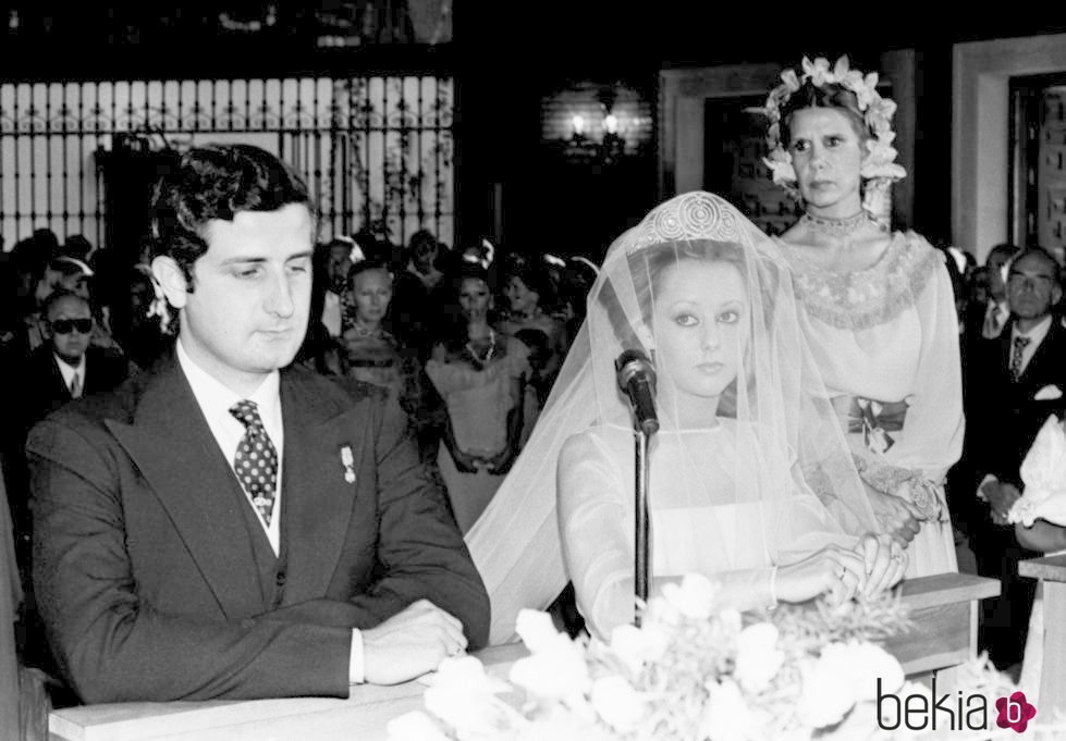 Alfonso Martínez de Irujo y María de Hohenlohe en su boda