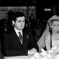 Alfonso Martínez de Irujo y María de Hohenlohe en su boda