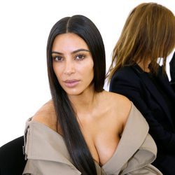 Kim Kardashian en el desfile de Balenciaga en la Paris Fashion Week
