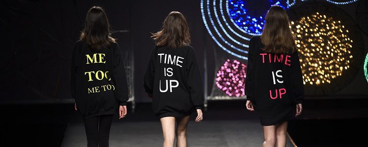 El guiño que hizo la diseñadora en su desfile al movimiento feminista 'Time's Up'