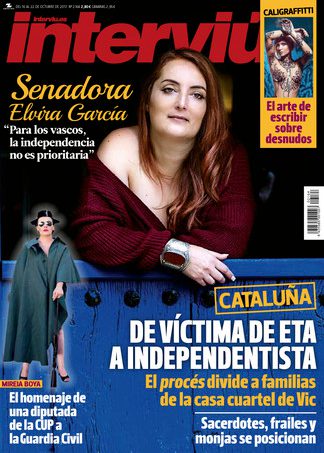 La Senadora Elvira García posa para Interviú con más ropa de lo normal