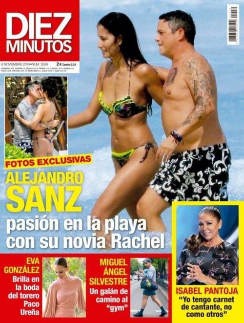 Pasión en la playa entre Alejandro Sanz y su novia Rachel, en Diez Minutos